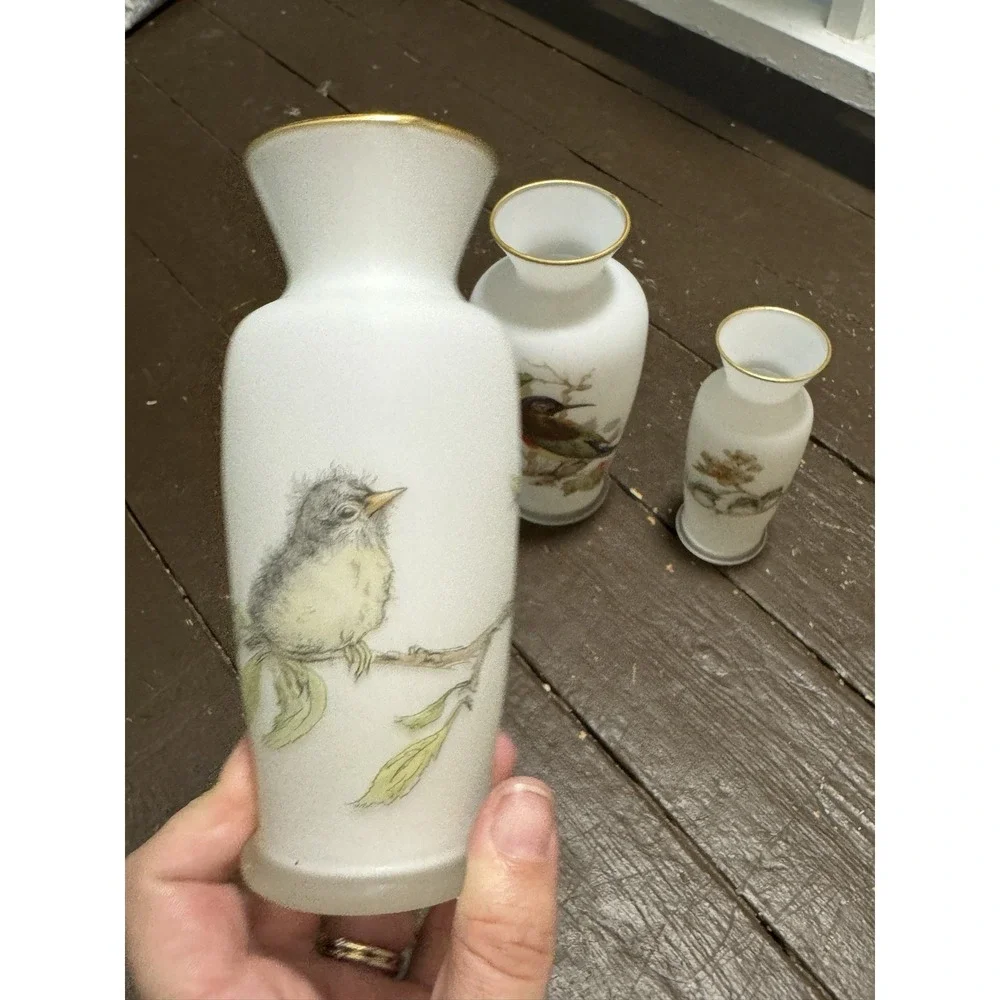 Enesco Vintage Porcelain Bud Vase White w/ Colorful Bird Design Set of 3‎ Japan